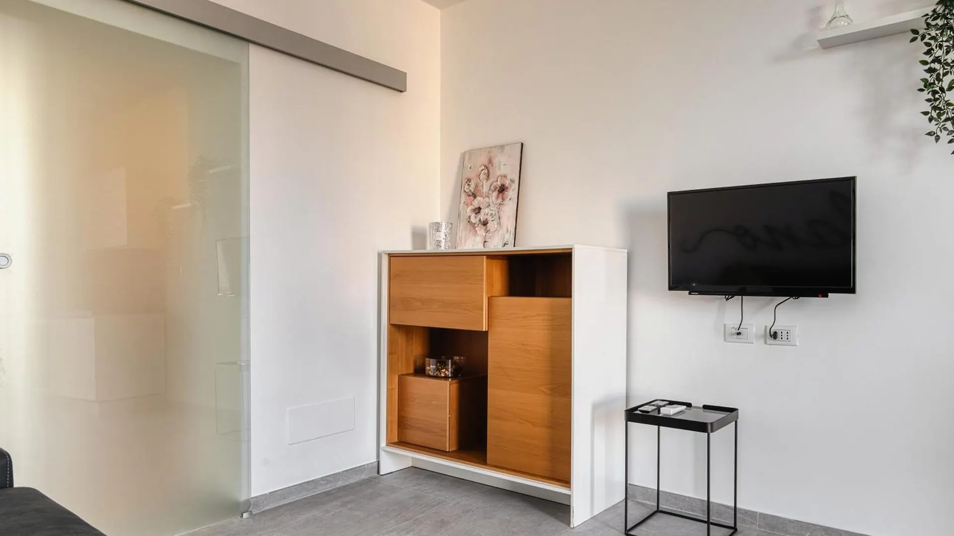 Ideal Rent - Sirtori 10 Mailand 0*,  Italien